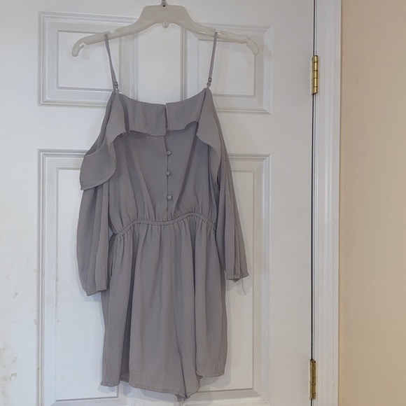 Adorable grey romper! - Picture 2 of 4
